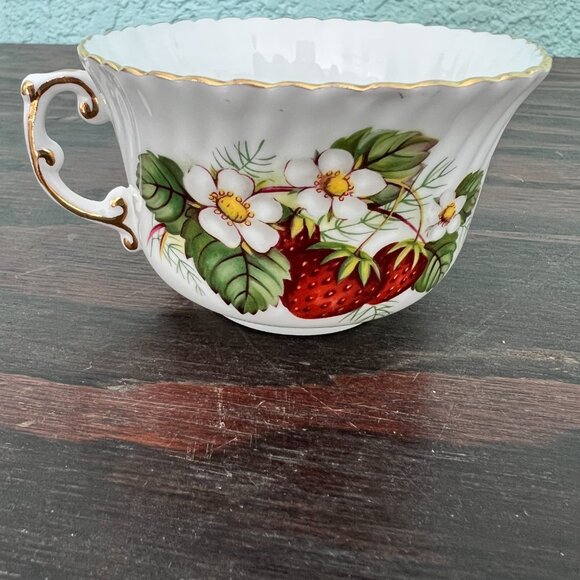 HAMMERSLEY & CO “Strawberry Ripe” Pattern Fine Bone China Gold Trim - Picture 4 of 7